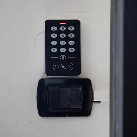 Πανσιόν Track 60 - Private Garibaldi 4*