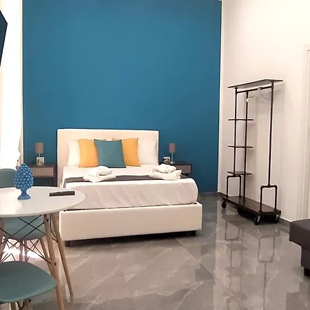 Track 60 - Private Garibaldi 4* Νάπολη